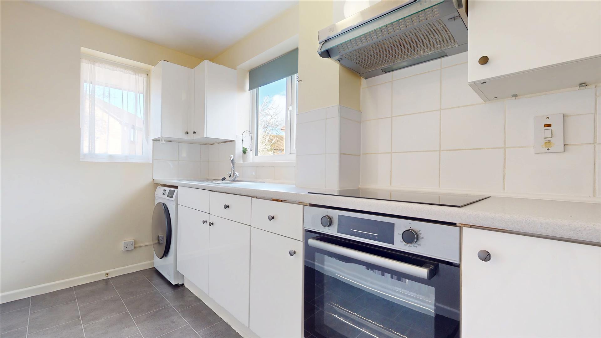 2 bed property in Rolvenden Grove, Milton Keynes